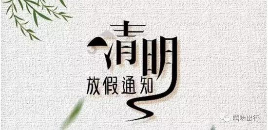 沙滩游玩的女孩们